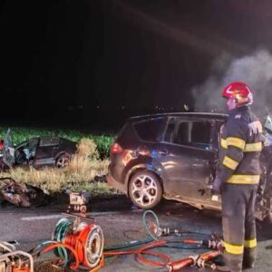 Noapte de coșmar pe șosele. Impact violent soldat cu două decese și un copil în stare critică