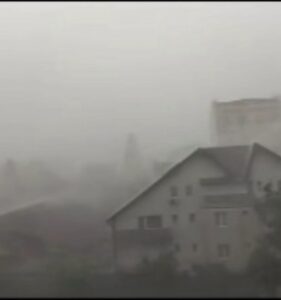 Șoc meteo într-un oraș din România. Temperaturile au scăzut cu 11 grade în doar 60 de minute, luând locuitorii prin surprindere