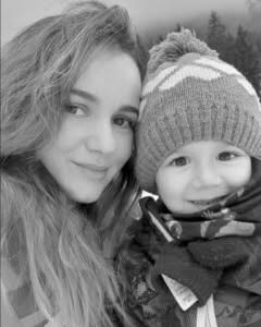 Mesajele unei mame despre timpul petrecut cu fiul ei au devenit virale. Cuvintele scrise înainte de o tragedie neașteptată au emoționat o țară întreagă