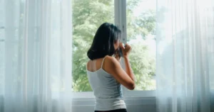 Toți românii fac această greșeală! Metoda „peșterii” care îți răcește casa gratis, fără aer condiționat