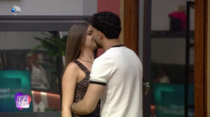 Nu se mai pot ascunde! Ahmed și Andra au cedat tentației în Casa Iubirii: Cei doi s-au sărutat fără rețineri