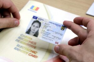 Adio, copii după buletin! Instituțiile care cer hârtii inutile vor fi amendate. Schimbarea majoră pentru români