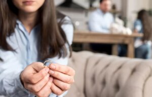 Cât costă un divorț în 2026? Tot ce trebuie să știi despre proceduri, taxe și împărțirea averii