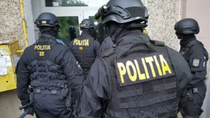 Mascații au descins la Primăria Dănești! Schema ilegală prin care funcționarii au lăsat oamenii fără terenuri