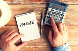 Bani mai devreme pe card pentru milioane de pensionari! Modificarea calendarului de plată în luna iulie 2026