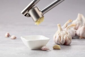 Ce se întâmplă în corpul tău dacă mănânci un cățel de usturoi zilnic? Efectul este incredibil pentru sănătate