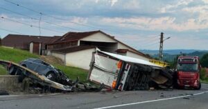 Accident teribil pe DN 1! O femeie și-a pierdut viața după ce un TIR a intrat pe contrasens