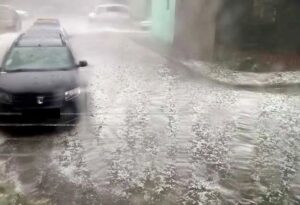 Vremea o ia razna! Cod portocaliu de furtuni și caniculă în România. Unde va fi cel mai rău