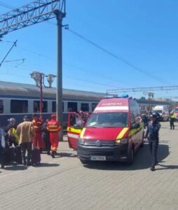 Doliu în Ialomița: Un copil de 8 ani a fost spulberat de tren la doar 10 minute după ce tatăl a anunțat dispariția