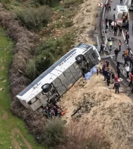 Doliu imens după o excursie școlară! Autocarul cu elevi s-a răsturnat, zeci de victime. Detalii sfâșietoare