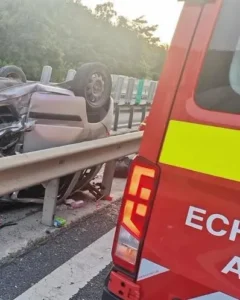 Tragedie pe autostrada A1! O fetiță de 5 ani a murit, după ce mașina s-a răsturnat. Mama și fratele ei, la spital