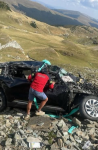 Tragedie pe Transalpina: Ce i-a transmis un bărbat soției sale înainte de a plonja cu mașina în prăpastie