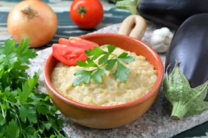 De ce se înnegrește salata de vinete? Ingredientul secret pe care trebuie să-l adaugi pentru o culoare impecabilă