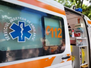 Prăpăd pe DN7! Patru persoane, inclusiv doi copii, transportate de urgență la spital după un impact violent