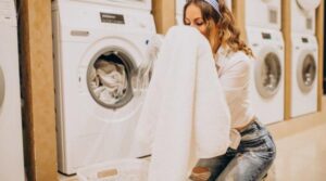 Decizie radicală într-un bloc din Italia! Detergenții parfumați au fost interziși! Locatarii s-au împărțit în două tabere